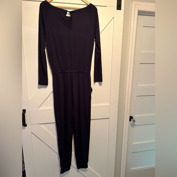 Navy blue jump suit size medium - stretchy and lightweight - Picture 10 of 12